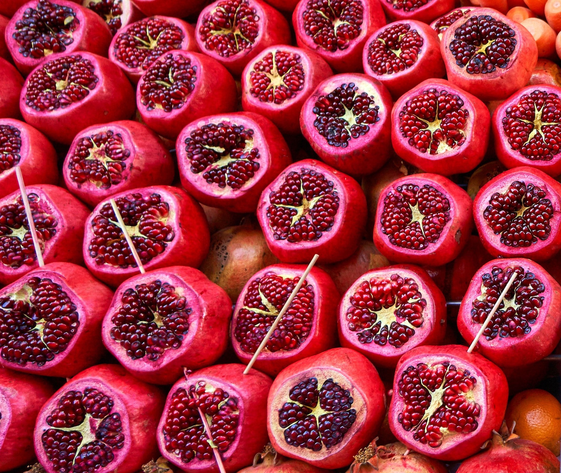 Treating IBD with pomegranates