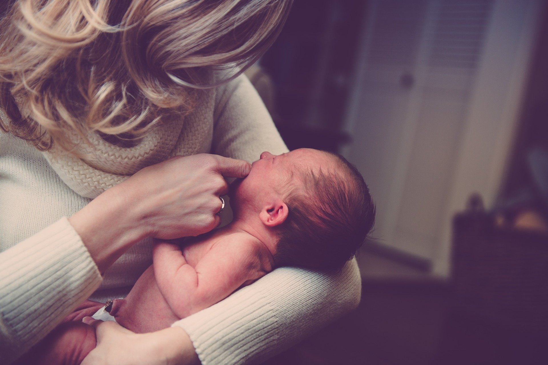 Studi: tingkat penularan COVID-19 dari ibu ke bayi rendah