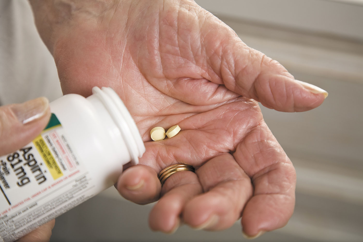 Study: Daily aspirin may worsen cancer risk in the elderly